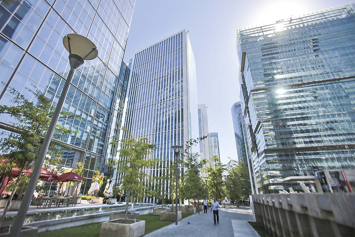 Vacancia de oficinas de lujo en Santiago alcanza su menor nivel desde 2021 y consultora anticipa oferta futura limitada